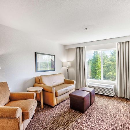 Doubletree By Hilton Vancouver Bagian luar foto