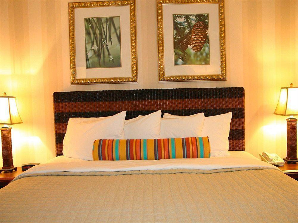 Doubletree By Hilton Vancouver Bagian luar foto