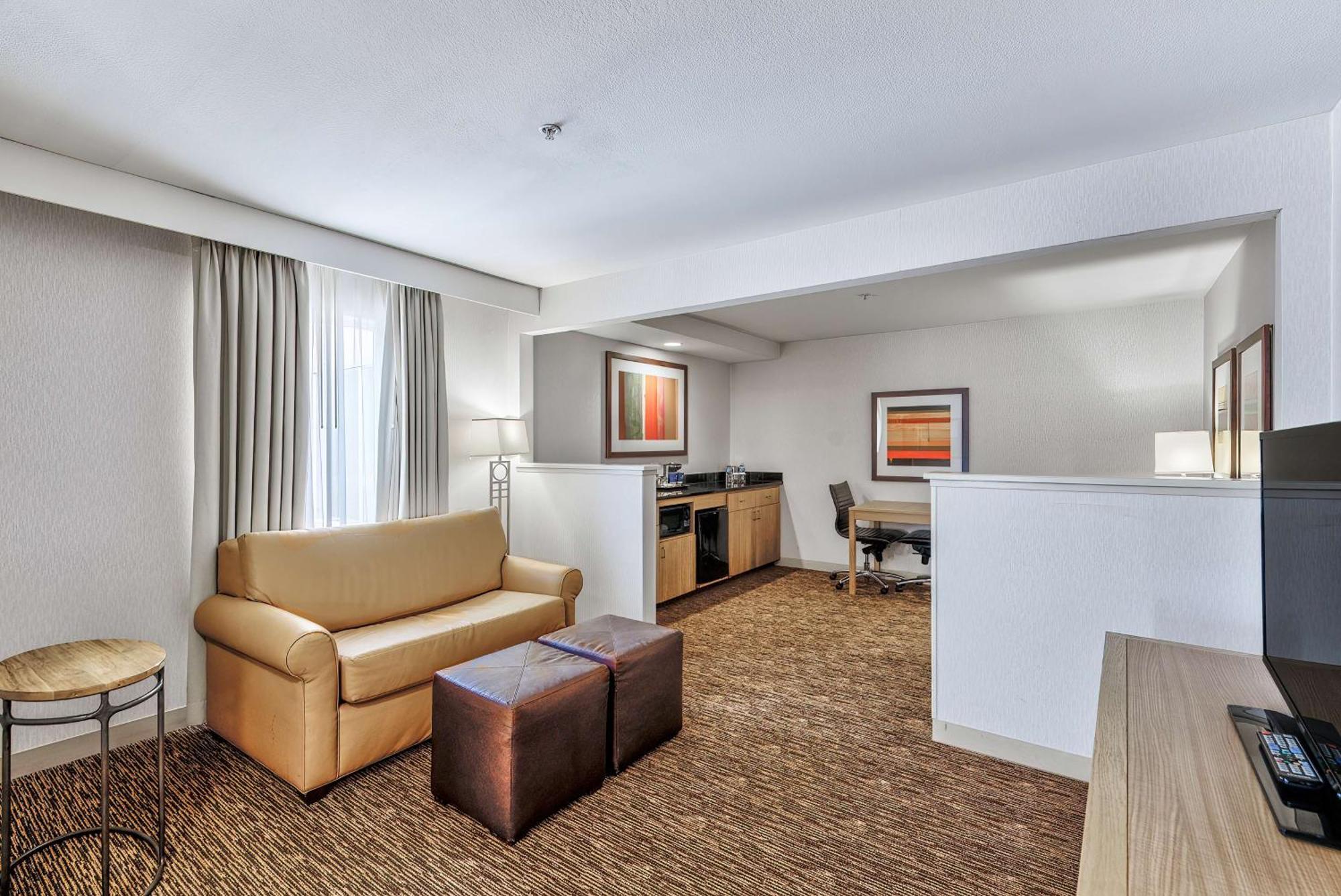 Doubletree By Hilton Vancouver Bagian luar foto