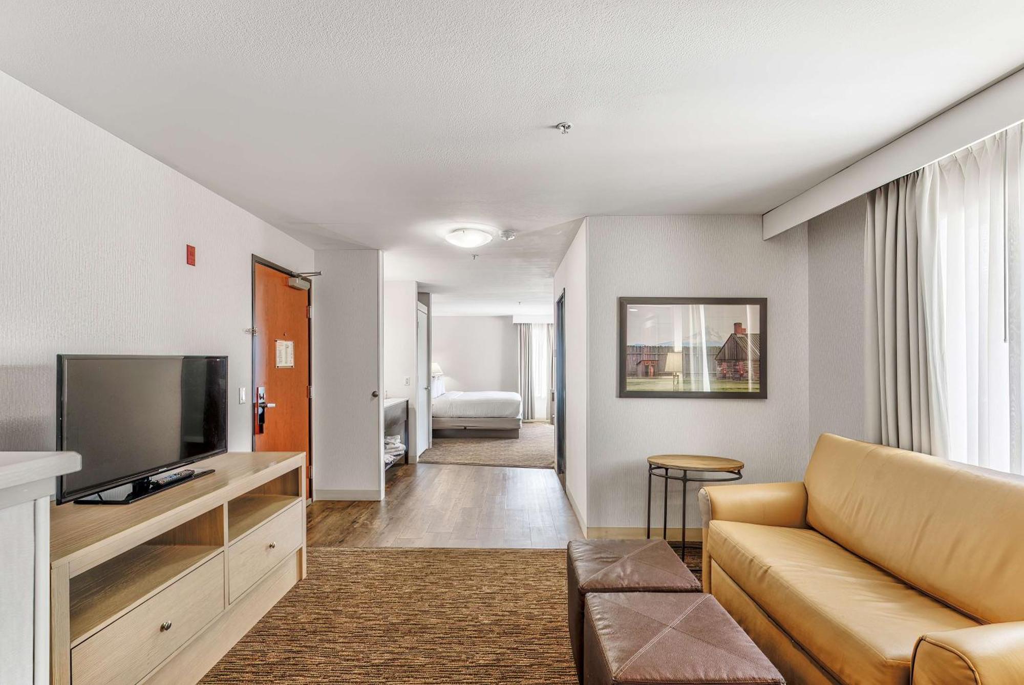 Doubletree By Hilton Vancouver Bagian luar foto