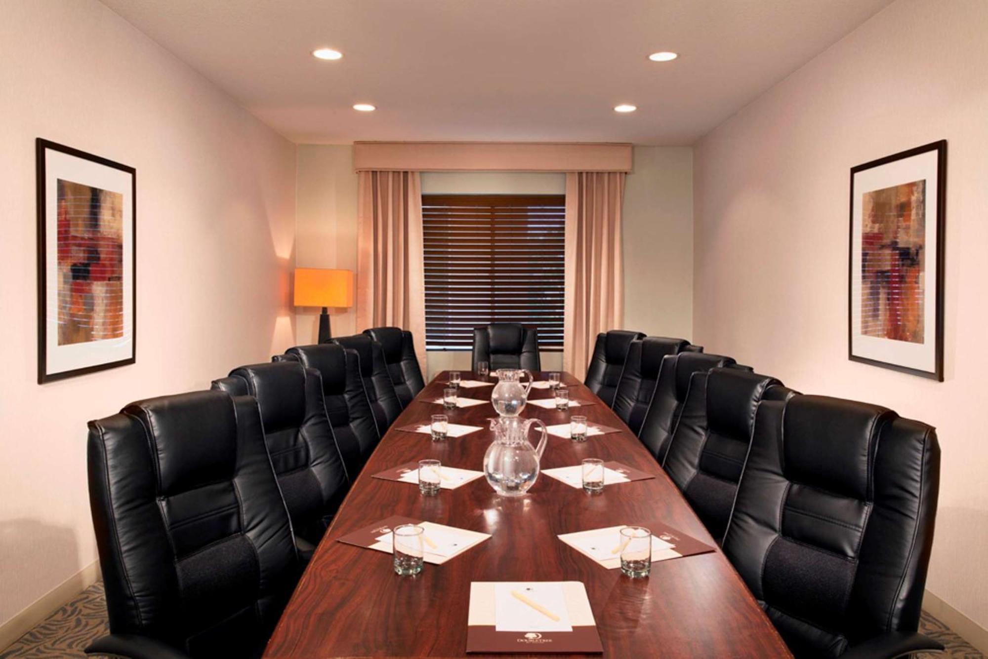 Doubletree By Hilton Vancouver Bagian luar foto