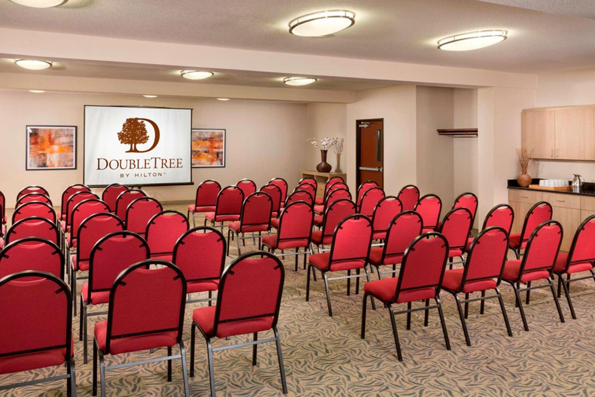 Doubletree By Hilton Vancouver Bagian luar foto