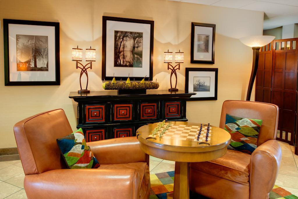 Doubletree By Hilton Vancouver Bagian luar foto